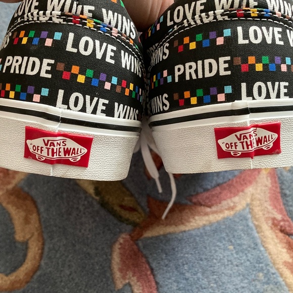 NWOB Vans Doheny “Love Wins” Pride Sneaker, Embroidered Rainbow Logo - Picture 7 of 10